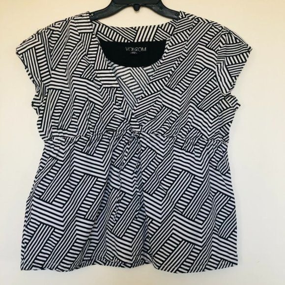 Volcom Black/White Capped SleeveTee/Blouse- Size Large - Picture 1 of 8